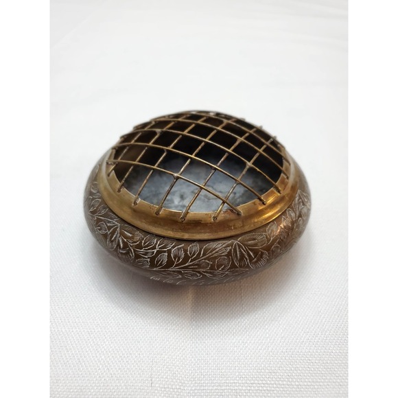 VTG Brass Floral Etched Flower Frog Dish Bowl Incense/Ashtray-Hand Made in India - Picture 2 of 6